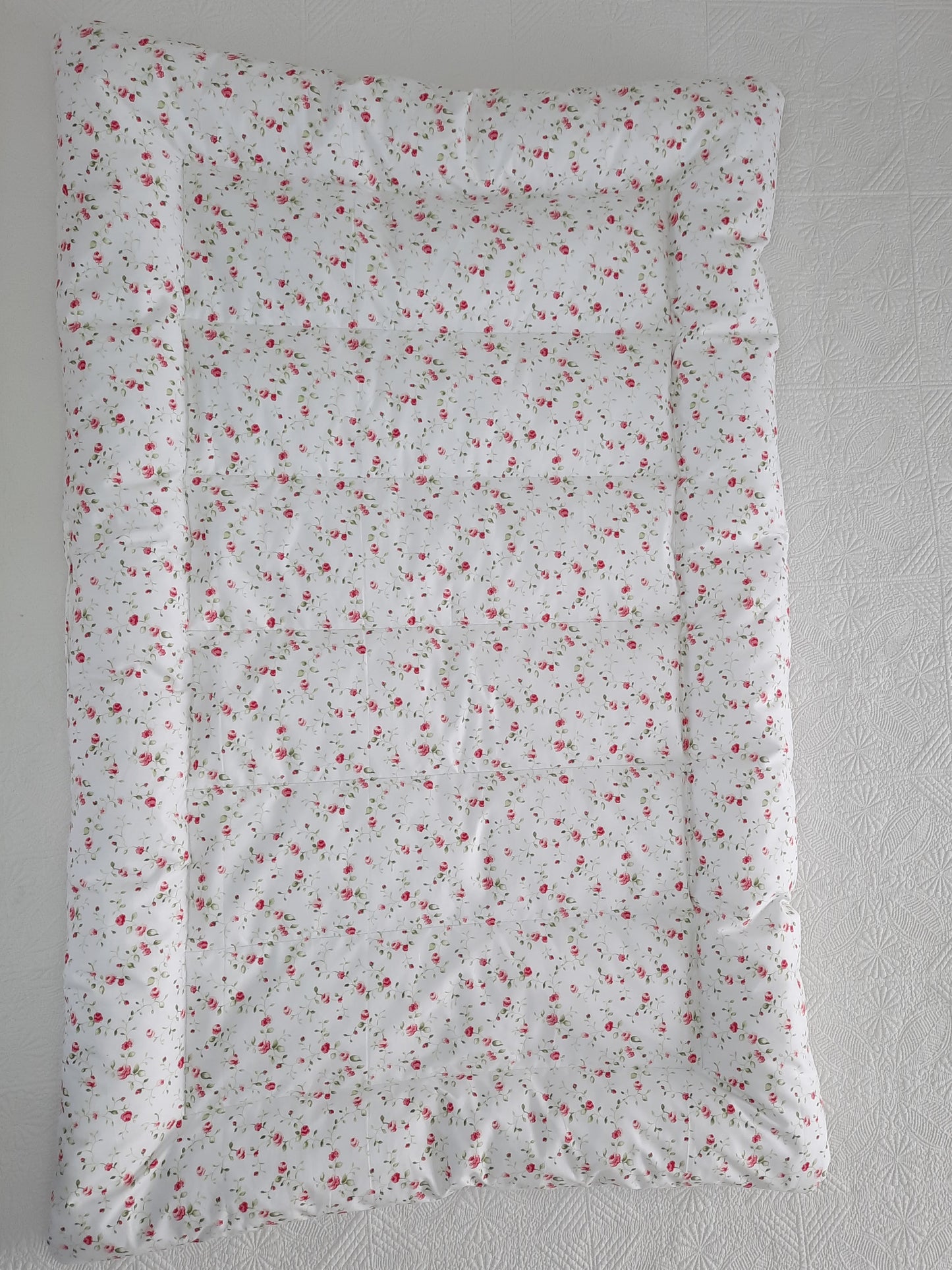 Pretty White Floral Mini Eiderdown - IN STOCK #220205