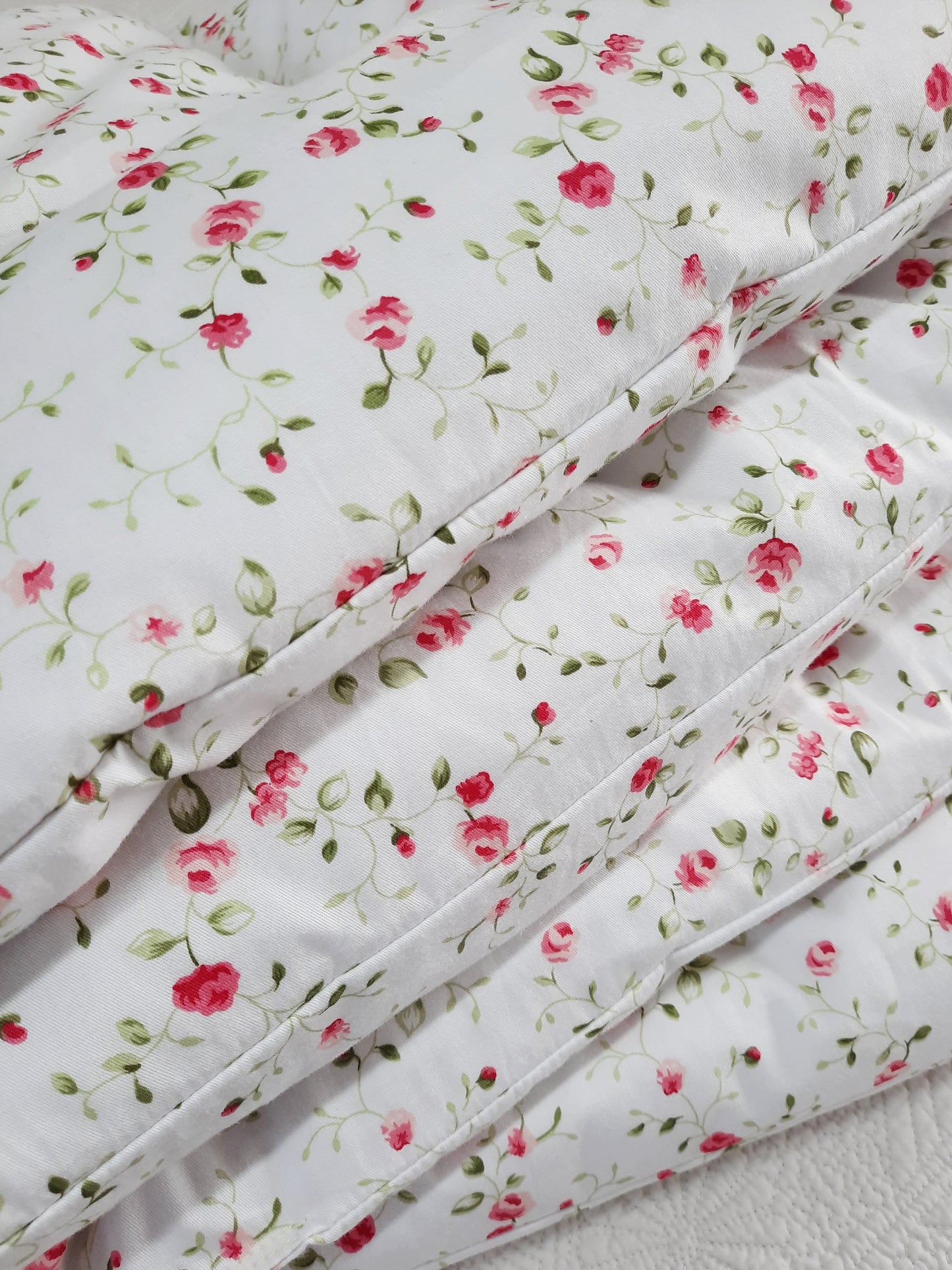 Pretty White Floral Mini Eiderdown - IN STOCK #220205