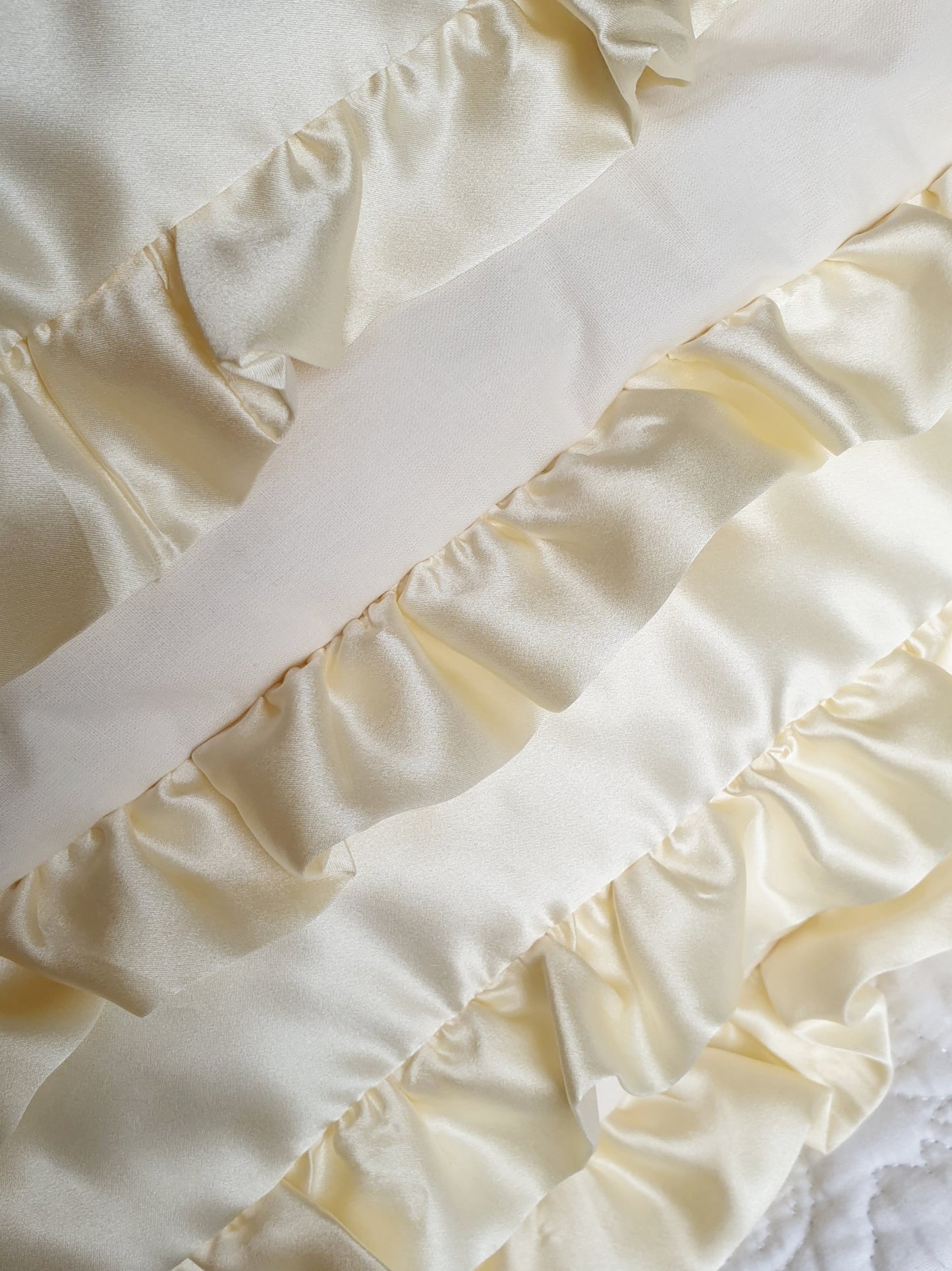 Butter Cream 100% Silk Satin King Sized Eiderdown - IN STOCK