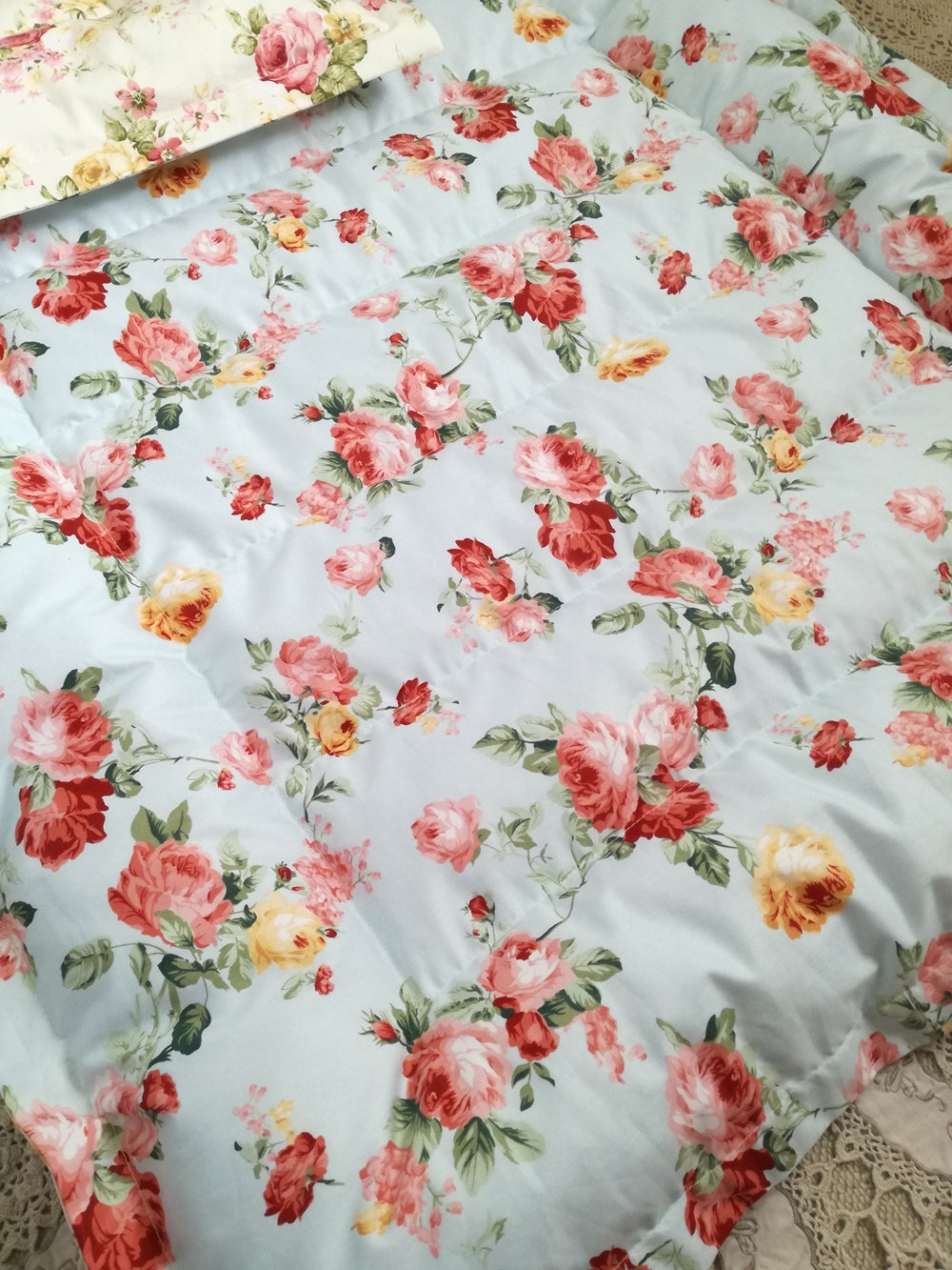 Cream & Blue Roses Mini Eiderdown - IN STOCK