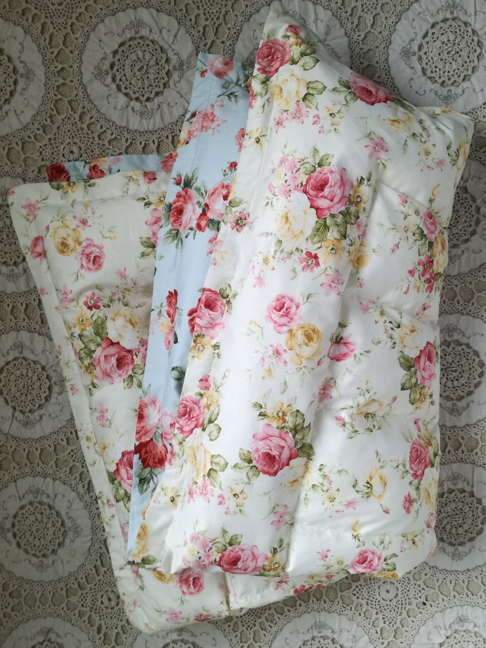 Cream & Blue Roses Mini Eiderdown - IN STOCK