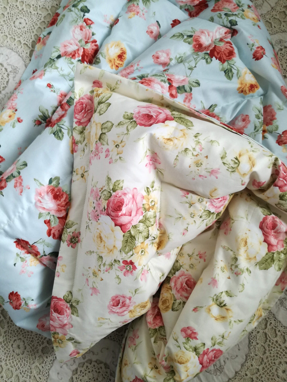 Cream & Blue Roses Mini Eiderdown - IN STOCK
