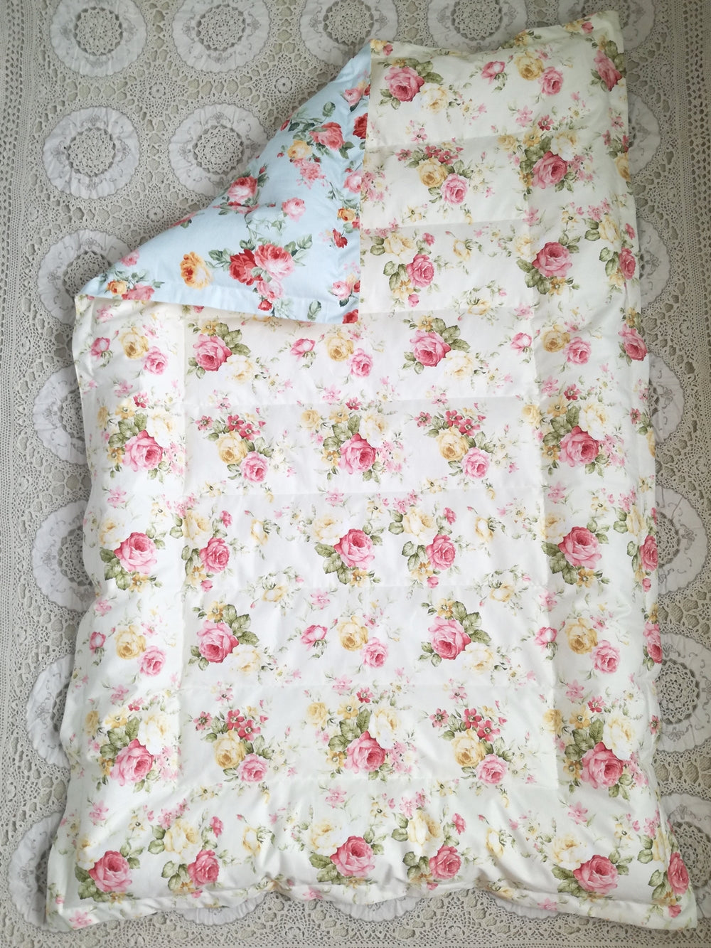 Cream & Blue Roses Mini Eiderdown - IN STOCK