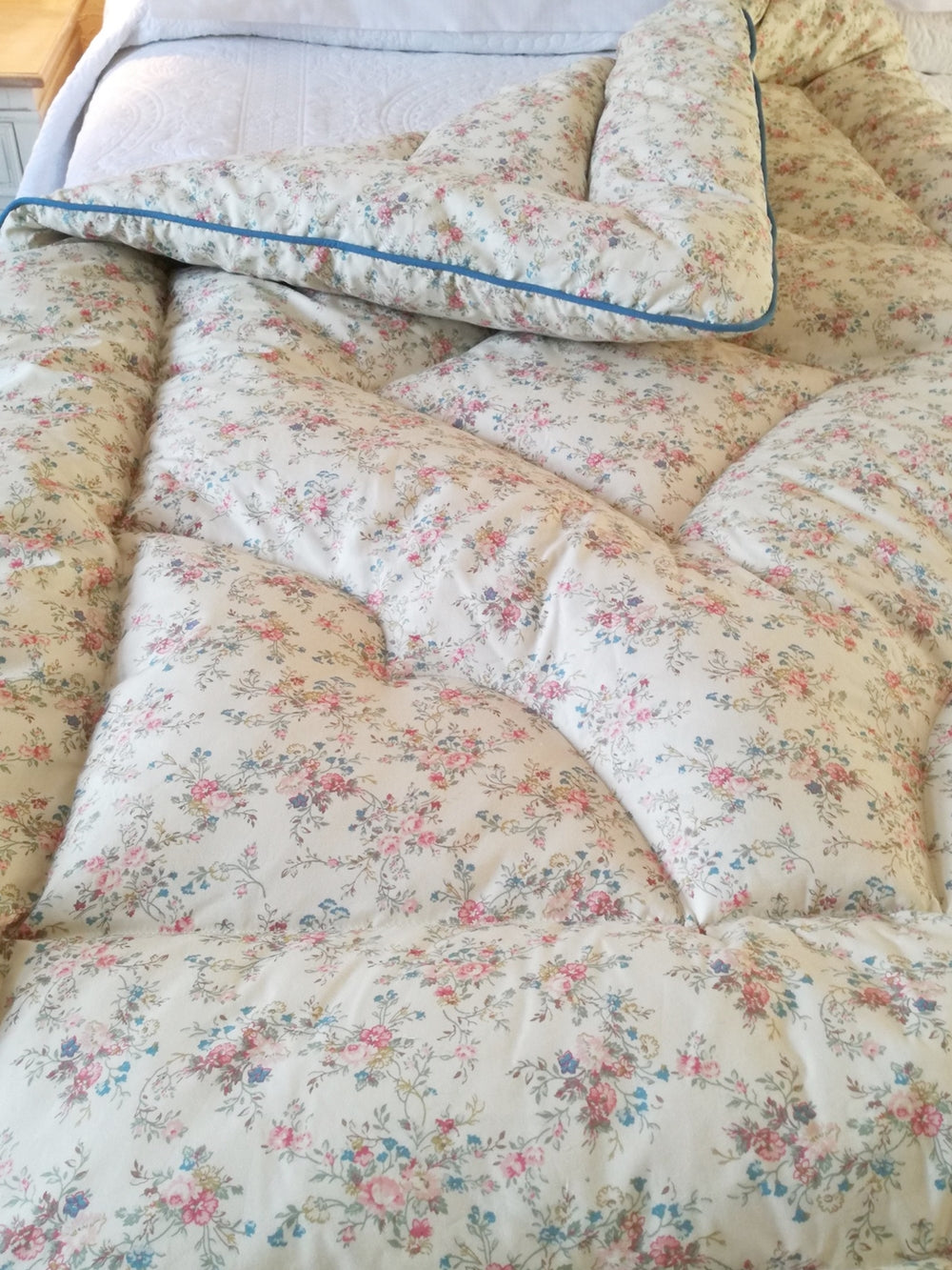 Prettiest Vintage Inspired Cream Fl Eiderdown Bedspread Quilt Uk Dearest Violet