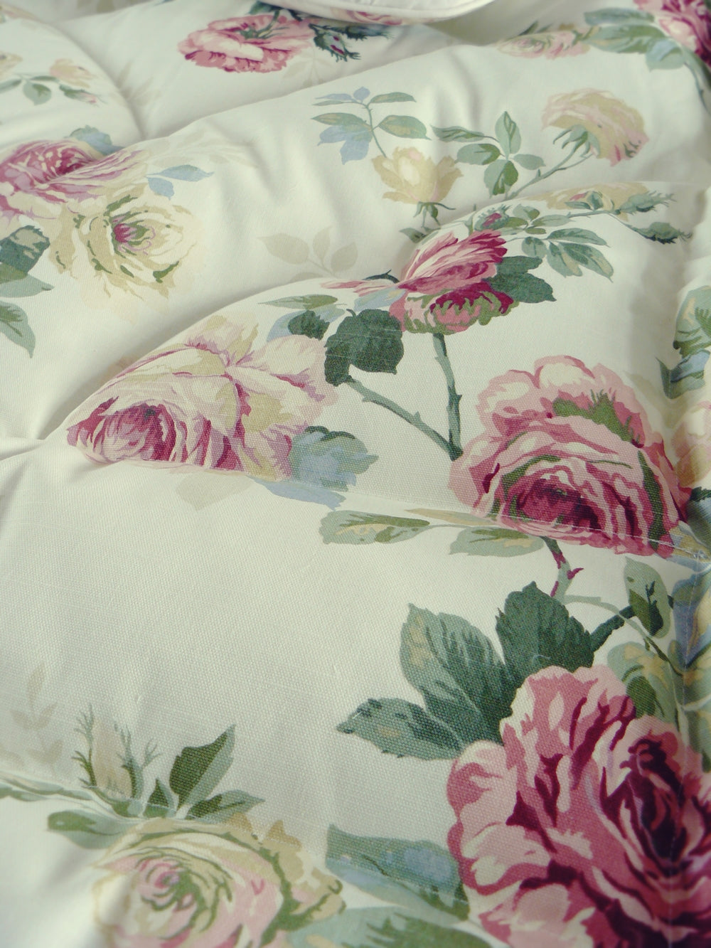 Pale Yellow Roses SINGLE Eiderdown - ONLY 1 LEFT!